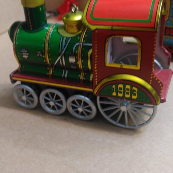 1983 vintage train Hallmark keepsake ornament - Picture 4 of 9
